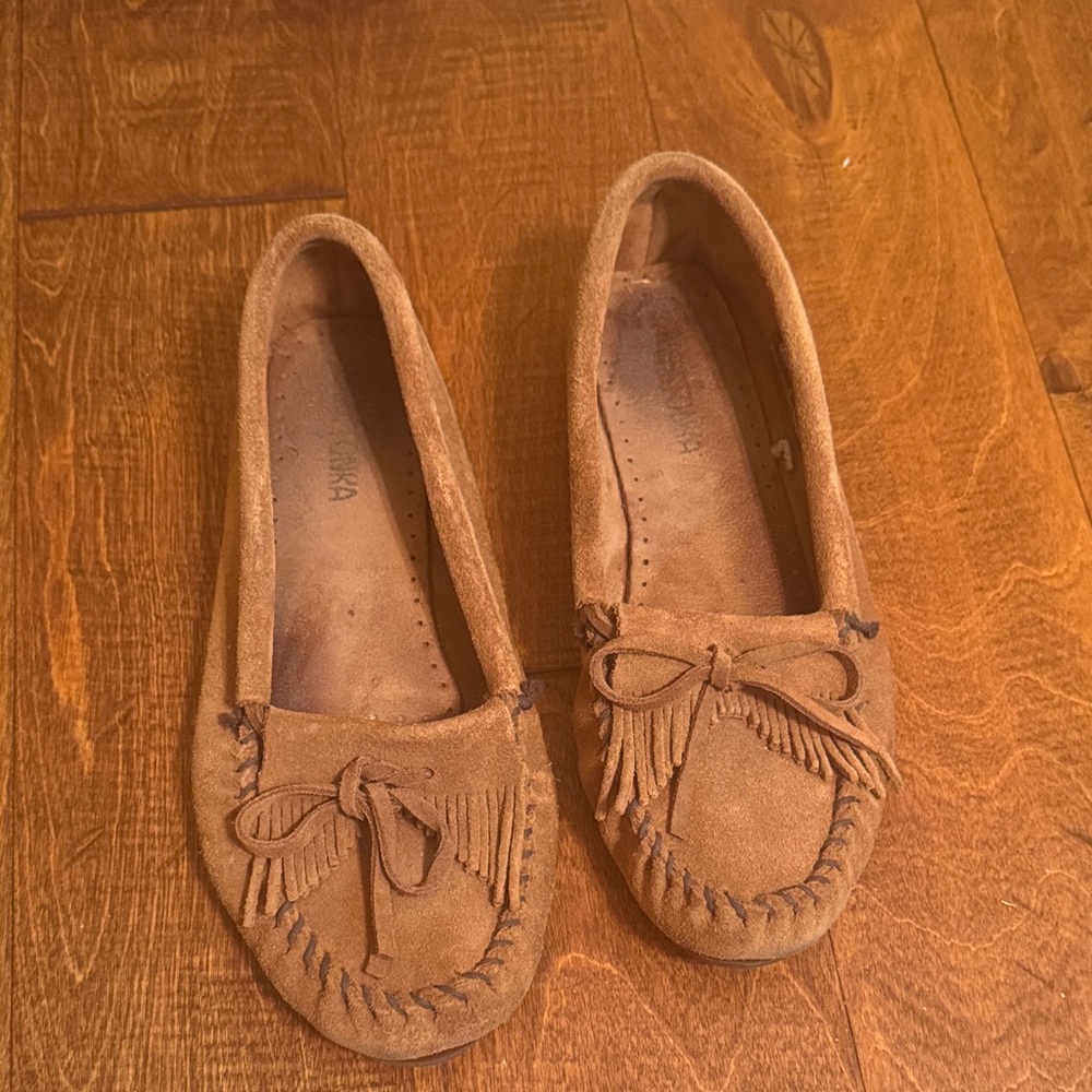 Women's Tan Moccasins with Bow Detail